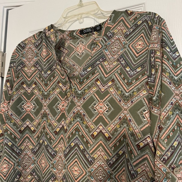 Cure Geometric Patterned Blouse - Picture 2 of 7